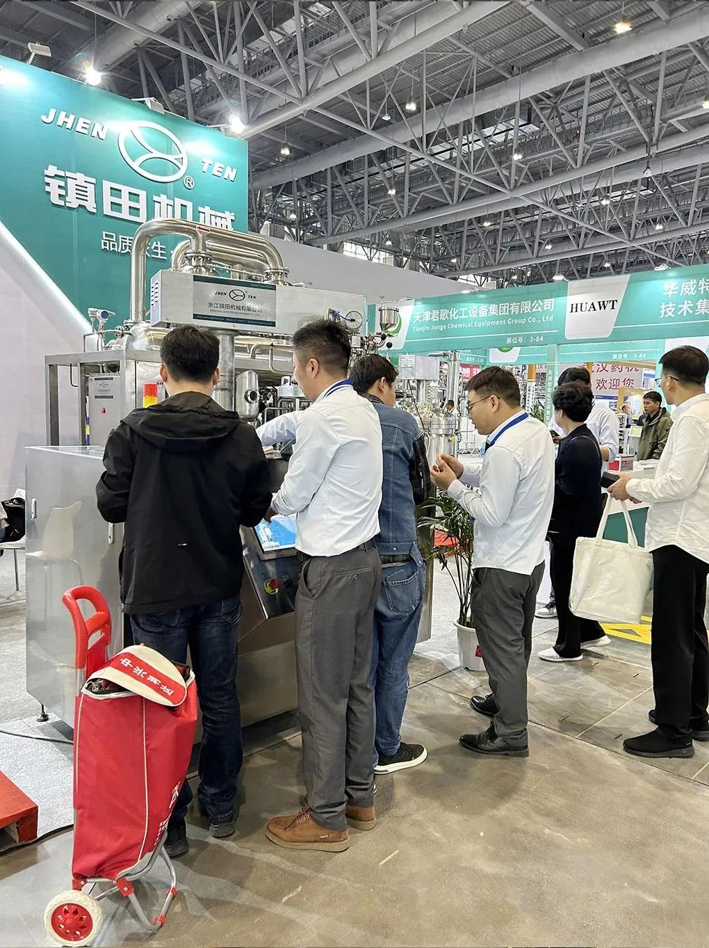 直擊現(xiàn)場(chǎng)丨展會(huì)進(jìn)行時(shí),鎮(zhèn)田機(jī)械精彩繼續(xù)(圖4) 640_wx_fmt=jpeg&wxfrom=5&wx_lazy=1&wx_co=1 (7).jpg